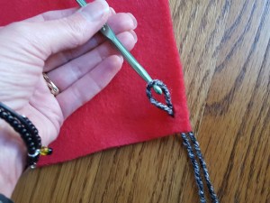 7c-pull-yarn-through-hole